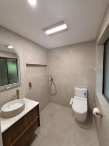 Interior commercial caulking: Toilet