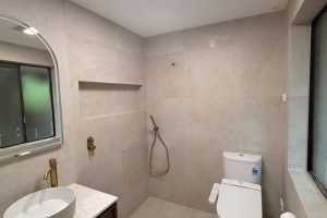 Interior commercial caulking: Toilet